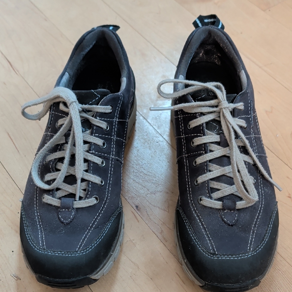 Women's Navy Clarks Wavewalk Waterproof Sneakers/Shoes